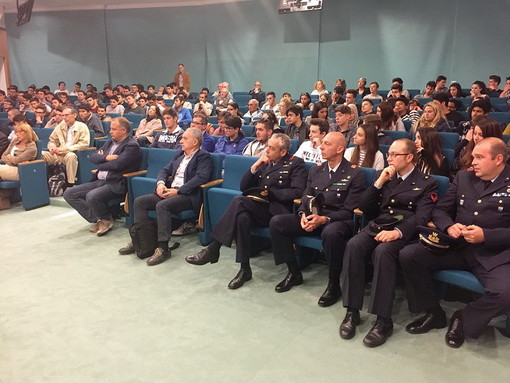 Domani cala il sipario sul Video Festival: sul red carpet attori, registi e personaggi di primo piano del mondo dello spettacolo Domani cala il sipario sul Video Festival: sul red carpet attori, registi e personaggi di primo piano del mondo dello spettacolo