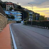 Via Cavour a Ospedaletti: strada storica ma pericolosa, i pedoni chiedono sicurezza prima che accada l’irreparabile