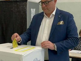 Fabio Perri al voto Fabio Perri al voto