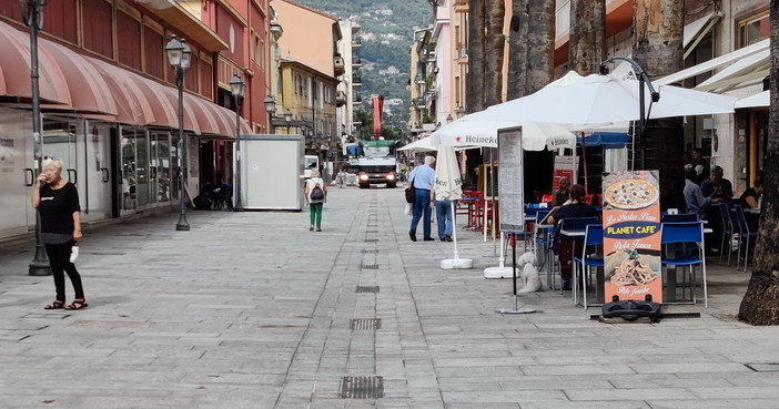 Ventimiglia: si svolgerà il 30 settembre il primo Consiglio post crisi, quasi terminata la pedonalizzazione di via Aprosio (Foto) Ventimiglia: si svolgerà il 30 settembre il primo Consiglio post crisi, quasi terminata la pedonalizzazione di via Aprosio (Foto)