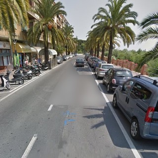 Ventimiglia: deiezioni canine e migranti al 'riparo' sotto i ponteggi di via Rossi, le lamentele dei residenti Ventimiglia: deiezioni canine e migranti al 'riparo' sotto i ponteggi di via Rossi, le lamentele dei residenti