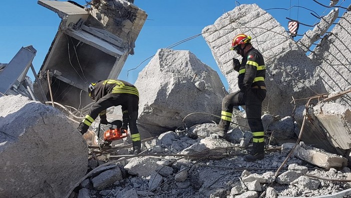 "48 ore di lavoro senza sosta, mai vista una cosa così": il ricordo dei Vigili del Fuoco imperiesi ad un anno dal crollo (Foto) "48 ore di lavoro senza sosta, mai vista una cosa così": il ricordo dei Vigili del Fuoco imperiesi ad un anno dal crollo (Foto)