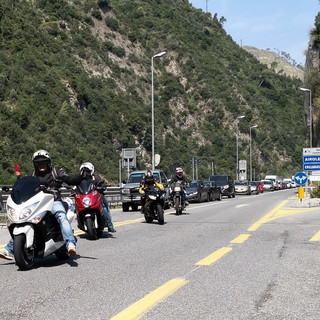 Olivetta San Michele: oggi controlli ridotti dei gendarmi francesi ma il Sindaco chiede un incontro per risolvere il problema (Foto e Video) Olivetta San Michele: oggi controlli ridotti dei gendarmi francesi ma il Sindaco chiede un incontro per risolvere il problema (Foto e Video)