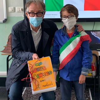 Sanremo: visita del Sindaco Biancheri, insieme all'Assessore Ormea, ieri alla scuola 'Borgo Rodari' Sanremo: visita del Sindaco Biancheri, insieme all'Assessore Ormea, ieri alla scuola 'Borgo Rodari'
