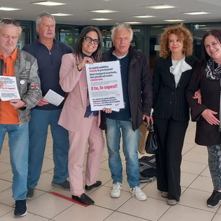 Sanremo: volantinaggio del candidato a sindaco Erica Martini sui rimborsi per le visite ritardate