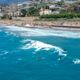 Sanremo: musica e discoteca in spiaggia, ieri sera intervento delle forze dell'ordine in zona Tre Ponti e stop al divertimento Sanremo: musica e discoteca in spiaggia, ieri sera intervento delle forze dell'ordine in zona Tre Ponti e stop al divertimento