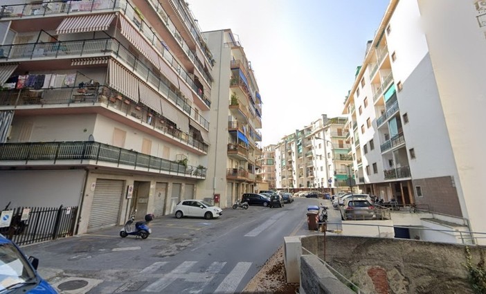 Sanremo, degrado e tensioni in via Galilei: residente denuncia vandalismi, rifiuti e aggressioni