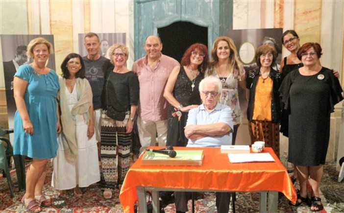 Vallebona: grande successo per l’omaggio al Festival di Sanremo con Bruno Gambarotta, Claudio Porchia e Pe.Ne.Lo.Pe. Vallebona: grande successo per l’omaggio al Festival di Sanremo con Bruno Gambarotta, Claudio Porchia e Pe.Ne.Lo.Pe.