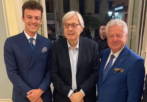 Ventimiglia: ieri sera la riapertura del Teatro Comunale con lo spettacolo di Vittorio Sgarbi (Foto) Ventimiglia: ieri sera la riapertura del Teatro Comunale con lo spettacolo di Vittorio Sgarbi (Foto)