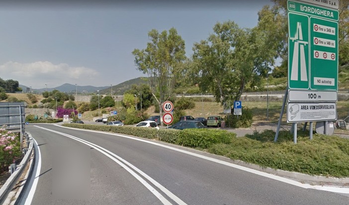 Bordighera: partiti i lavori in via Sapergo, dureranno 11 mesi. Percorrenza a senso unico alternato Bordighera: partiti i lavori in via Sapergo, dureranno 11 mesi. Percorrenza a senso unico alternato