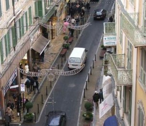 Sanremo: negozi aperti di domenica in via Matteotti