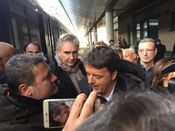 Taggia: l'arrivo di Matteo Renzi per parlare di riforma della Pubblica Amministrazione (Foto e Video) Taggia: l'arrivo di Matteo Renzi per parlare di riforma della Pubblica Amministrazione (Foto e Video)
