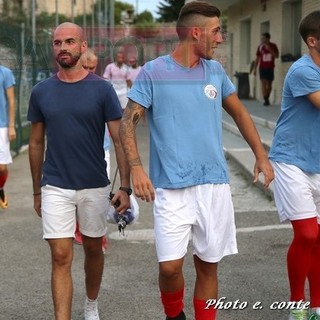 Nella foto Denis Settime, Direttore Sportivo della Sanstevese, insieme ai giocatori