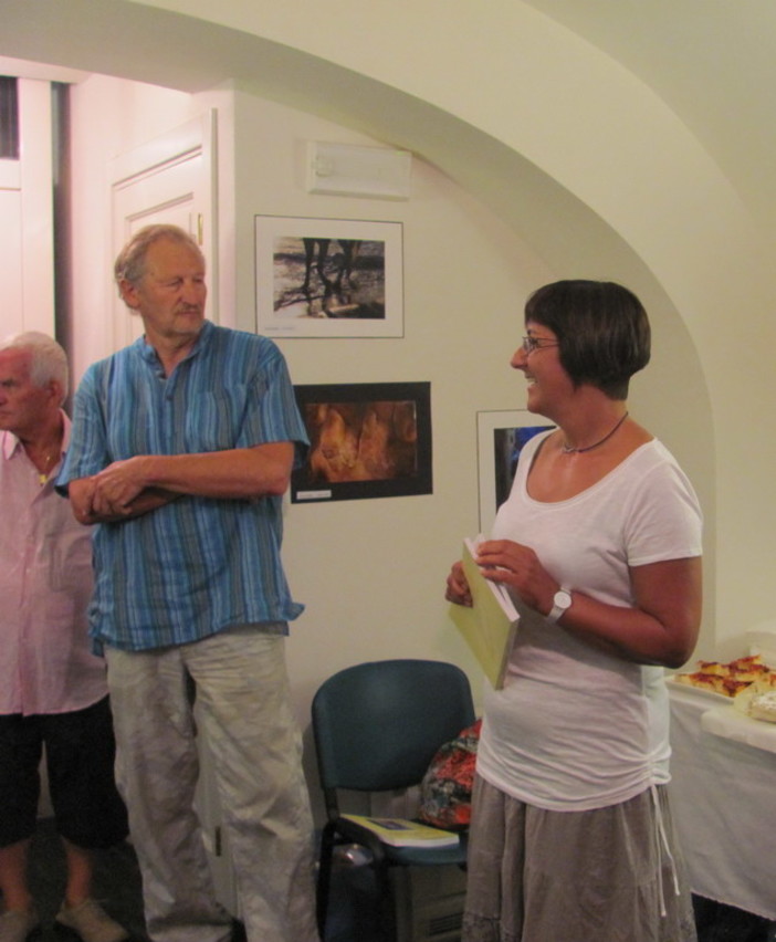 Costarainera: grande successo per l'inaugurazione della mostra di Elena Carrara e Domenico Calvini Costarainera: grande successo per l'inaugurazione della mostra di Elena Carrara e Domenico Calvini