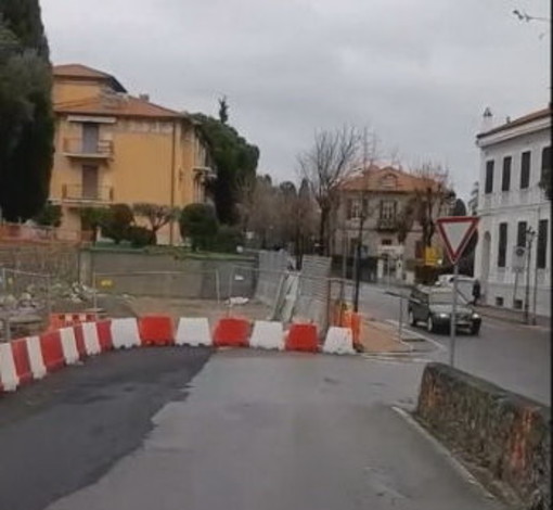 Bordighera: finalmente più sicura la parte bassa di via Coggiola, ora le opere per completarla (Foto e Video) Bordighera: finalmente più sicura la parte bassa di via Coggiola, ora le opere per completarla (Foto e Video)