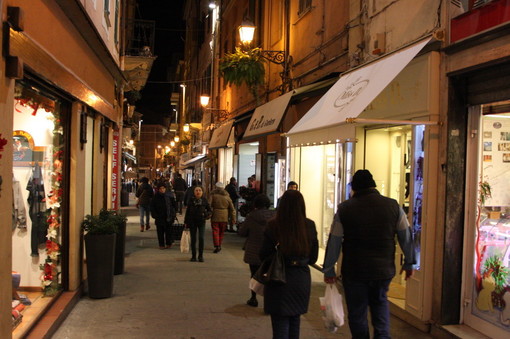 Sanremo: arrivano le luminarie sbagliate, Immacolata senza luci per via Palazzo