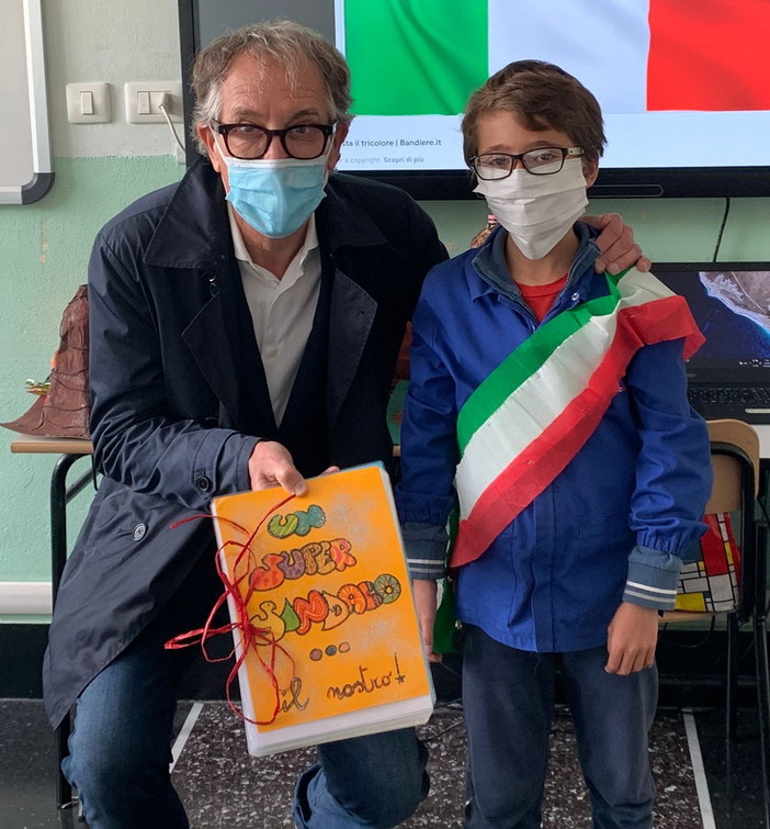 Sanremo: visita del Sindaco Biancheri, insieme all'Assessore Ormea, ieri alla scuola 'Borgo Rodari' Sanremo: visita del Sindaco Biancheri, insieme all'Assessore Ormea, ieri alla scuola 'Borgo Rodari'