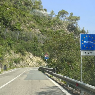 Caso 'diplomatico' al confine italo-francese di Fanghetto: la titolare del negozio di Tenda non può passare per rifornirsi a Nizza