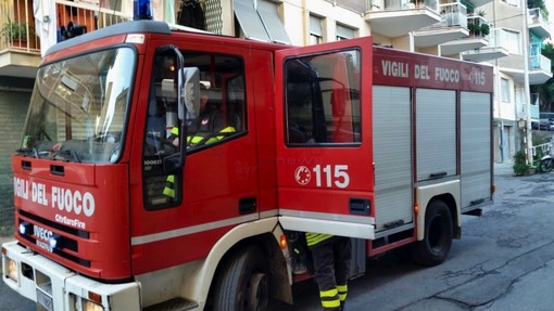 Maltempo sul Ponente: albero cade su alcune auto a San Romolo e un automobilista bloccato sul San Rocco