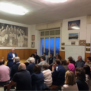 Imperia: il giro per la città di Claudio Scajola fa tappa a Oliveto, con visita al museo della radio Imperia: il giro per la città di Claudio Scajola fa tappa a Oliveto, con visita al museo della radio