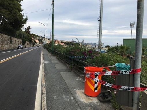 Il 'Velo Ok' distrutto in corso Marconi Il 'Velo Ok' distrutto in corso Marconi