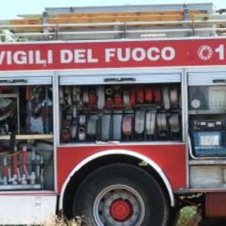 Sanremo: errata manovra, auto sulla spiaggia a Bussana