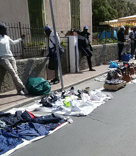 Ventimiglia: proseguono i capillari controlli in occasione del mercato cittadino, francese multato per l'acquisto di una griffe