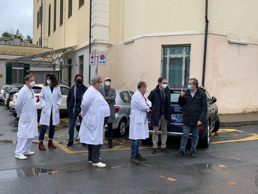 Bordighera: visita del Sindaco Ingenito e dell'Assessore Gnutti al punto di primo soccorso del 'Saint Charles' (Foto) Bordighera: visita del Sindaco Ingenito e dell'Assessore Gnutti al punto di primo soccorso del 'Saint Charles' (Foto)