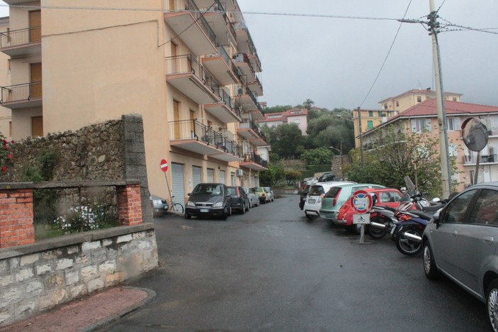 Imperia: rotazione dei parcheggi nei pressi degli esercizi commerciali in via Don Minzoni. Ecco la prima modifica alla viabilità del neo Sindaco Claudio Scajola Imperia: rotazione dei parcheggi nei pressi degli esercizi commerciali in via Don Minzoni. Ecco la prima modifica alla viabilità del neo Sindaco Claudio Scajola