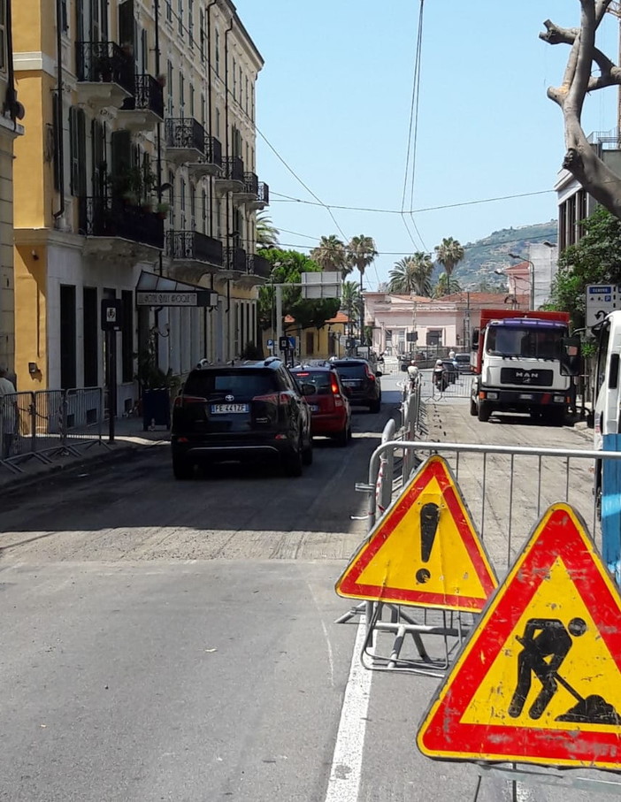 Sanremo: riaperta alle 12.30 a senso unico verso Ponente via Roma, domattina la riapertura totale (Foto e Video) Sanremo: riaperta alle 12.30 a senso unico verso Ponente via Roma, domattina la riapertura totale (Foto e Video)