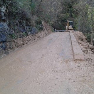 Maltempo: a Vessalico 250mila euro di danni. In aiuto anche i migranti della coop Il Faggio Maltempo: a Vessalico 250mila euro di danni. In aiuto anche i migranti della coop Il Faggio