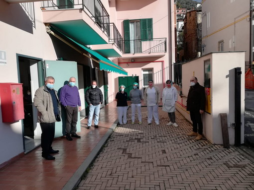 Pontedassio: visita del Sindaco e dei Consiglieri comunali alla casa di riposo 'Opere Pie Agnesi' (Foto) Pontedassio: visita del Sindaco e dei Consiglieri comunali alla casa di riposo 'Opere Pie Agnesi' (Foto)