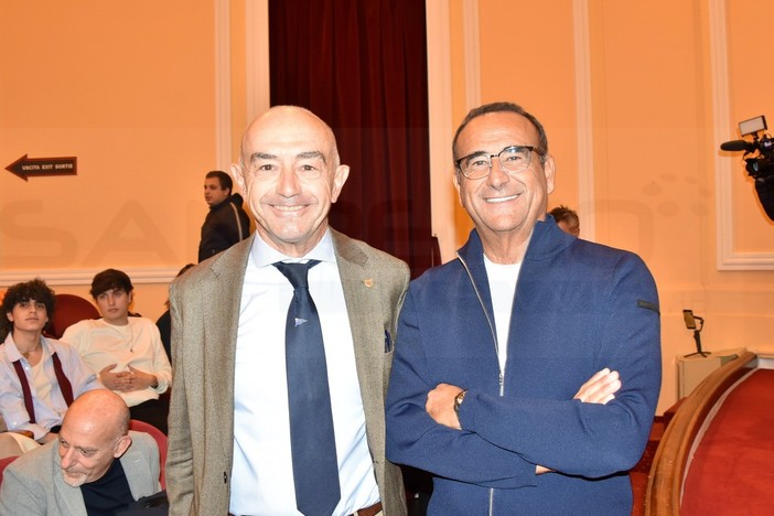 Il sindaco Mager e Carlo Conti lo scorso anno alla premiazione di 'Area Sanremo'