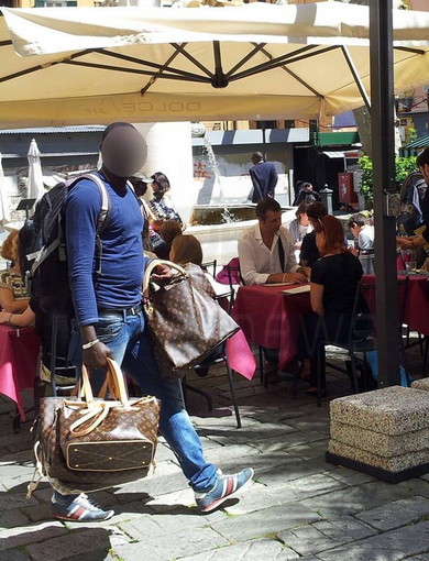 Sanremo: dopo le affermazioni del giovane venditore senegalese la risposta di Alessandro