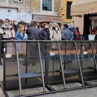 Sanremo: varchi chiusi intorno al Teatro Ariston, ingressi scaglionati e commercianti arrabbiati
