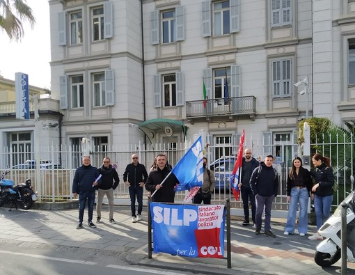 Oggi la Festa della Polizia: il Silp non partecipa e spiega le ragioni con un volantinaggio a Sanremo