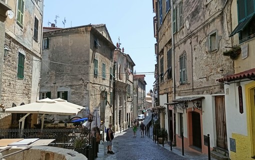 A Ventimiglia Alta il concerto occitano de La Péiro Douso A Ventimiglia Alta il concerto occitano de La Péiro Douso