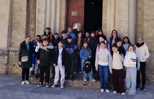 Ventimiglia medievale raccontata agli studenti: storia, arte e passione nella lezione di Sergio Pallanca