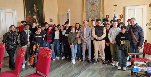 Sanremo: visita di due classi dell'Istituto Comprensivo 'Centro Levante' ieri in Comune Sanremo: visita di due classi dell'Istituto Comprensivo 'Centro Levante' ieri in Comune