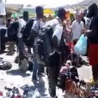 Ventimiglia: al mercato del venerdì è ormai una 'invasione' di venditori abusivi, situazione al collasso (Foto e Video) Ventimiglia: al mercato del venerdì è ormai una 'invasione' di venditori abusivi, situazione al collasso (Foto e Video)
