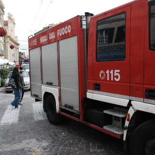Sanremo: uomo nudo si sente male sul terrazzo di casa ma non riesce ad aprire, mobilitazione di soccorsi Sanremo: uomo nudo si sente male sul terrazzo di casa ma non riesce ad aprire, mobilitazione di soccorsi