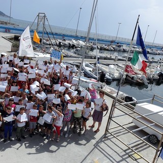 Diano Marina: il Club del Mare aderisce al progetto VelaScuola della Federazione Italiana Vela in collaborazione con il Miur Diano Marina: il Club del Mare aderisce al progetto VelaScuola della Federazione Italiana Vela in collaborazione con il Miur