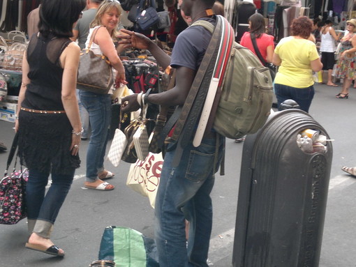 Sanremo: Vù Cumprà nei dehor, Roberto Barbaruolo risponde ad Augie Myers