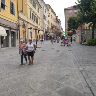 Favorevoli o contrari all'apertura al traffico? Indagine di Imperia News questa mattina in via Cascione (foto e video interviste)
