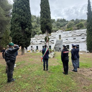 Corona ai cippi dei cimiteri frazionali, Ventimiglia commemora i defunti (Foto)