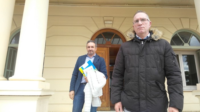 Pontedassio: scontro sul contratto proposto ai lavoratori dalla ditta di smaltimento rifiuti. Infruttuoso l'incontro in Prefettura, i sindacati pronti allo sciopero (video)