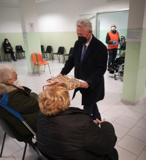 La visita del sindaco Scullino al centro vaccinale La visita del sindaco Scullino al centro vaccinale