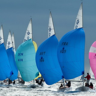 Vela: ancora un grande spettacolo oggi nel mare di Sanremo per la regata celebrativa della 'Dragon Cup' (Foto e Video)