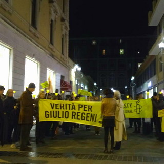 Sanremo: in tanti ieri sera sfidando il freddo per chiede la verità per la morte di Giulio Regeni