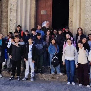 Ventimiglia medievale raccontata agli studenti: storia, arte e passione nella lezione di Sergio Pallanca